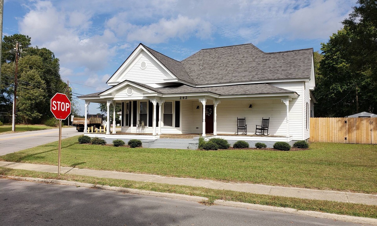 Wendell House | Cottage on the Boulevard - Renovated, Historic Downtown Wendell-3 Beds, 2 Baths