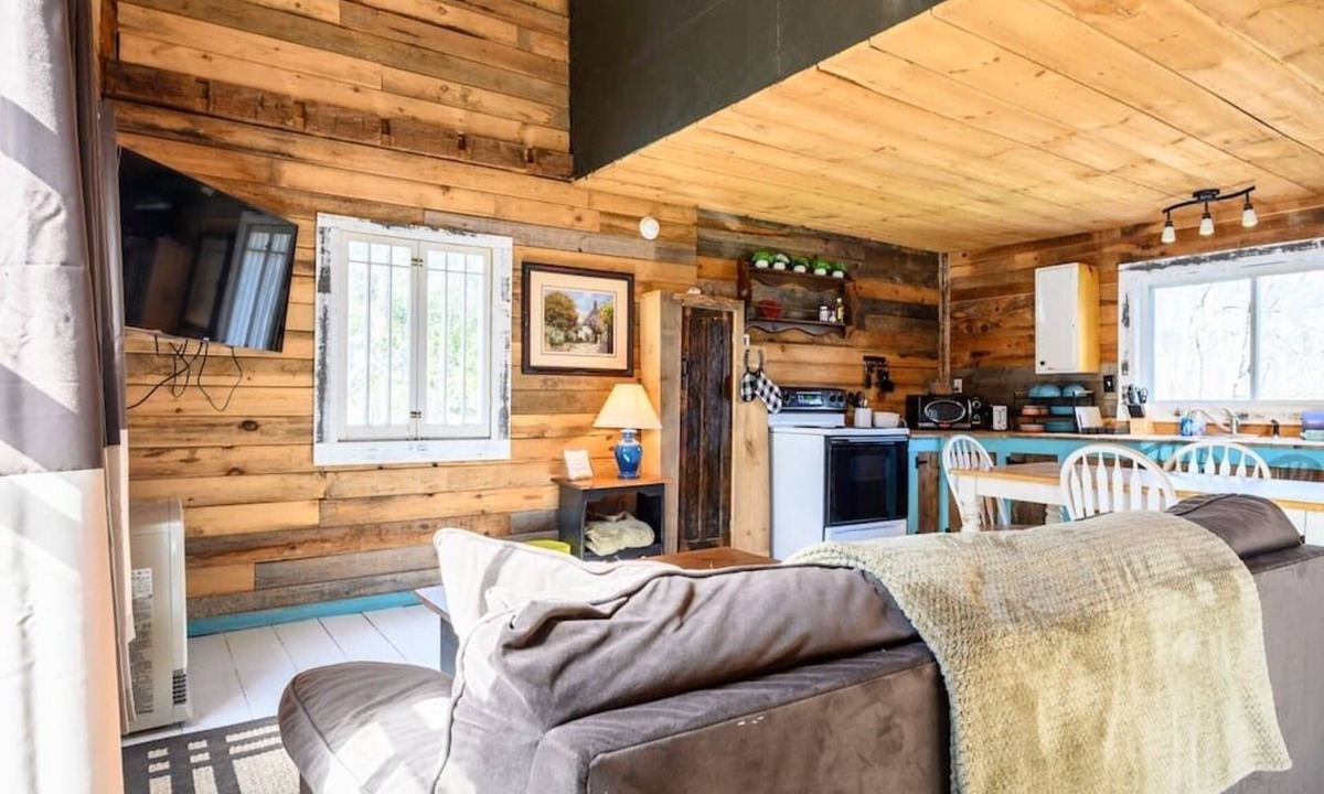 Town of Hebron Cottage | Cottage on the Creek