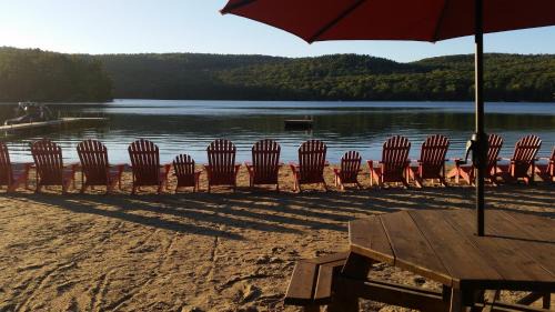 Holderness Hotel | Cottage Place on Squam Lake - Cabins