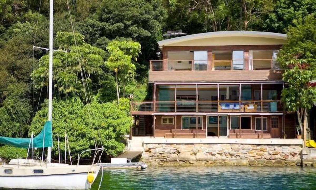 Cottage Point House | Cottage Point - Paradise Found - Deep Waterfront (Sleeps 10 - 12)