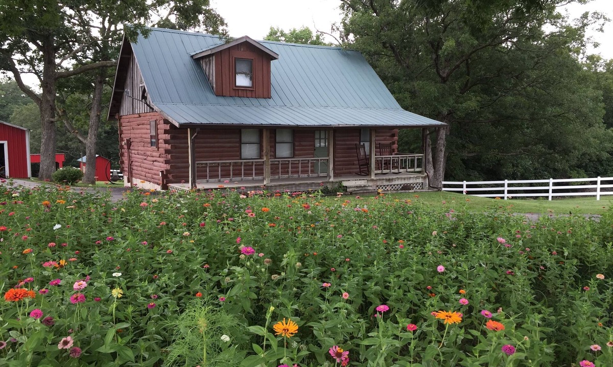High Hill Cabin | Cottage Properties - Country Log Cabin