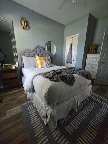 Gainesville House | Cottage Queen Room