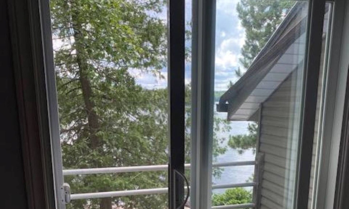 Bishop Corners Cottage | Cottage Rental on Lake Mazinaw “Bon Echo”