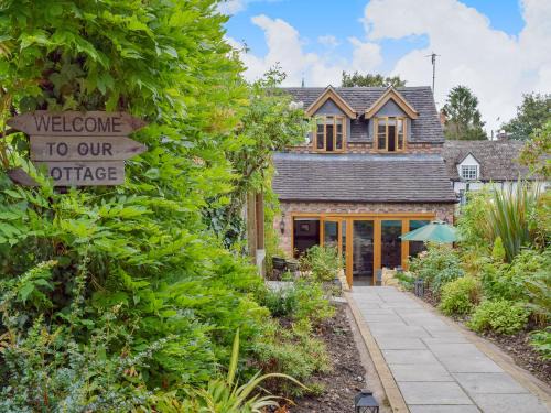 Harvington House | Cottage Retreat