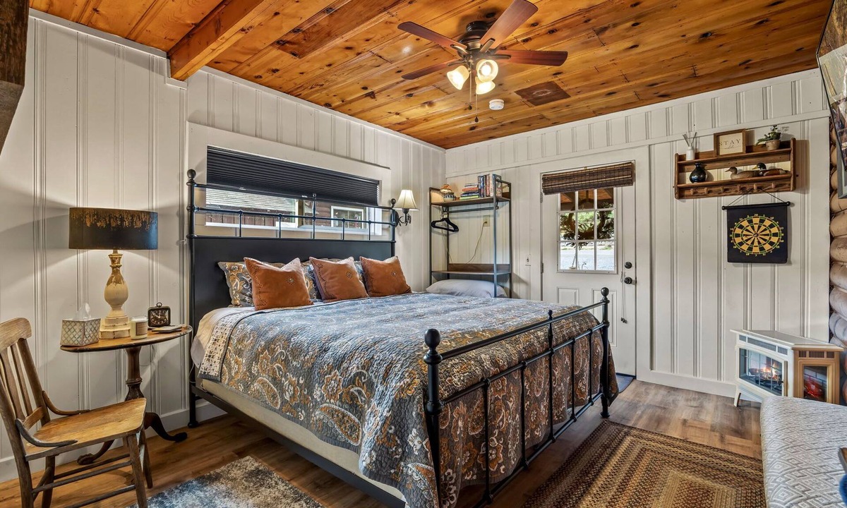 Greer Cabin | Cottage Room on Main