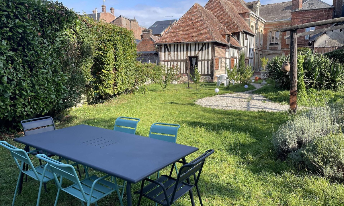 Livarot Cottage | Cottage sleeps 5 with garden in downtown Livarot