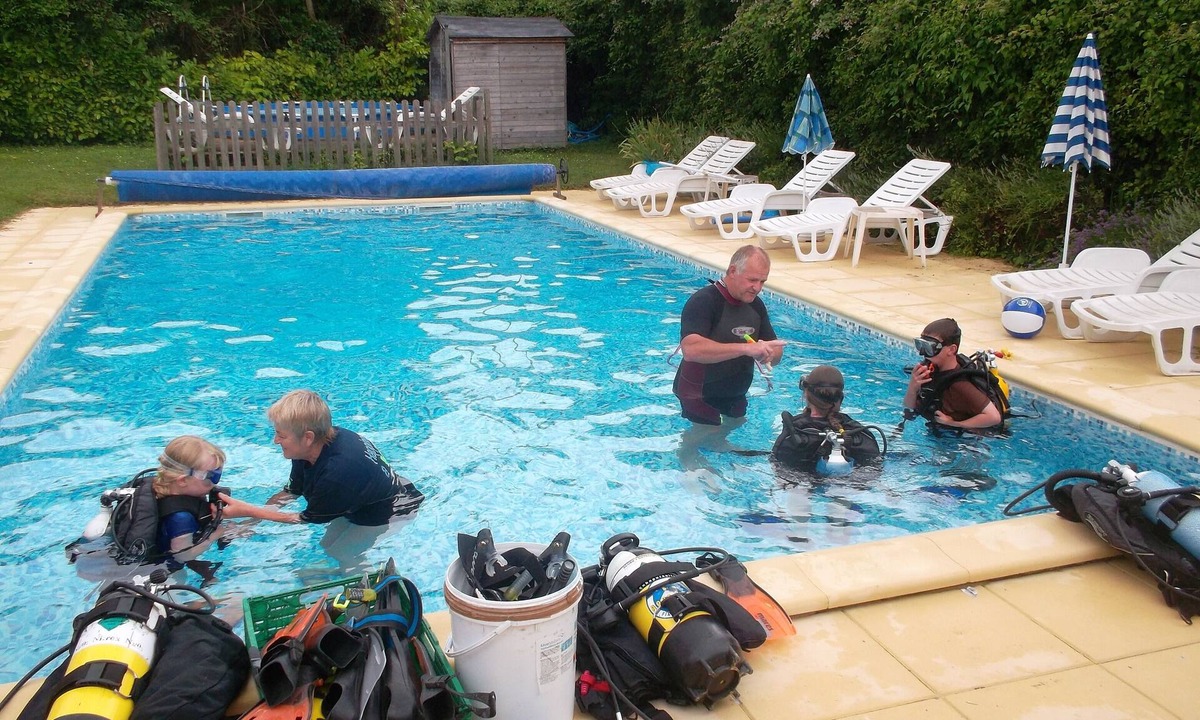 Gibourne Other | Cottage (sleep 8+cot) on Child-friendly Complex with shared pool and play areas