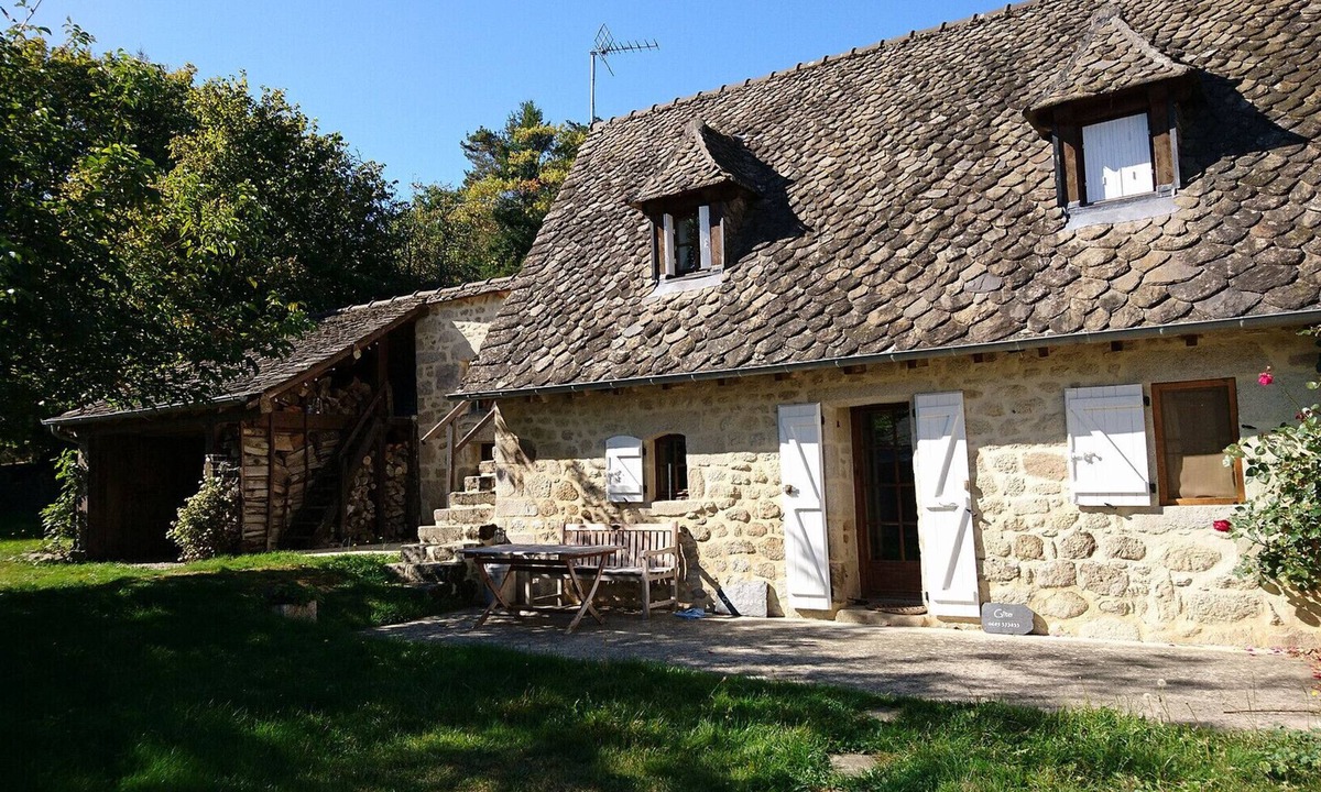 Goulles Cottage | Cottage - Sleeps 2 - Parking - Pet friendly