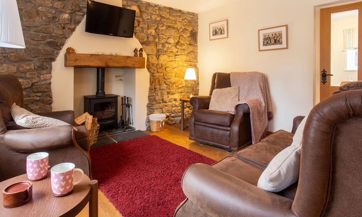 Brondini Cottage | Cottage - Sleeps 4 - Garden - Parking