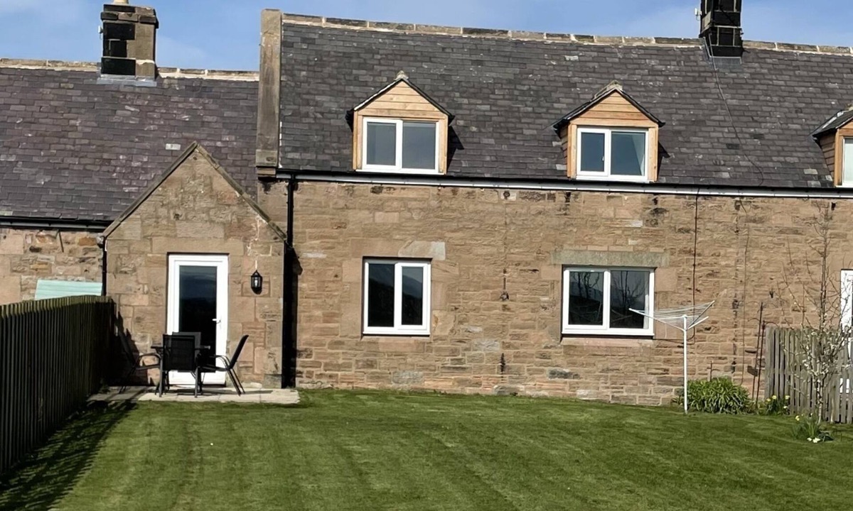 Berwick-upon-Tweed Cottage | Cottage - Sleeps 6 - Garden - Parking