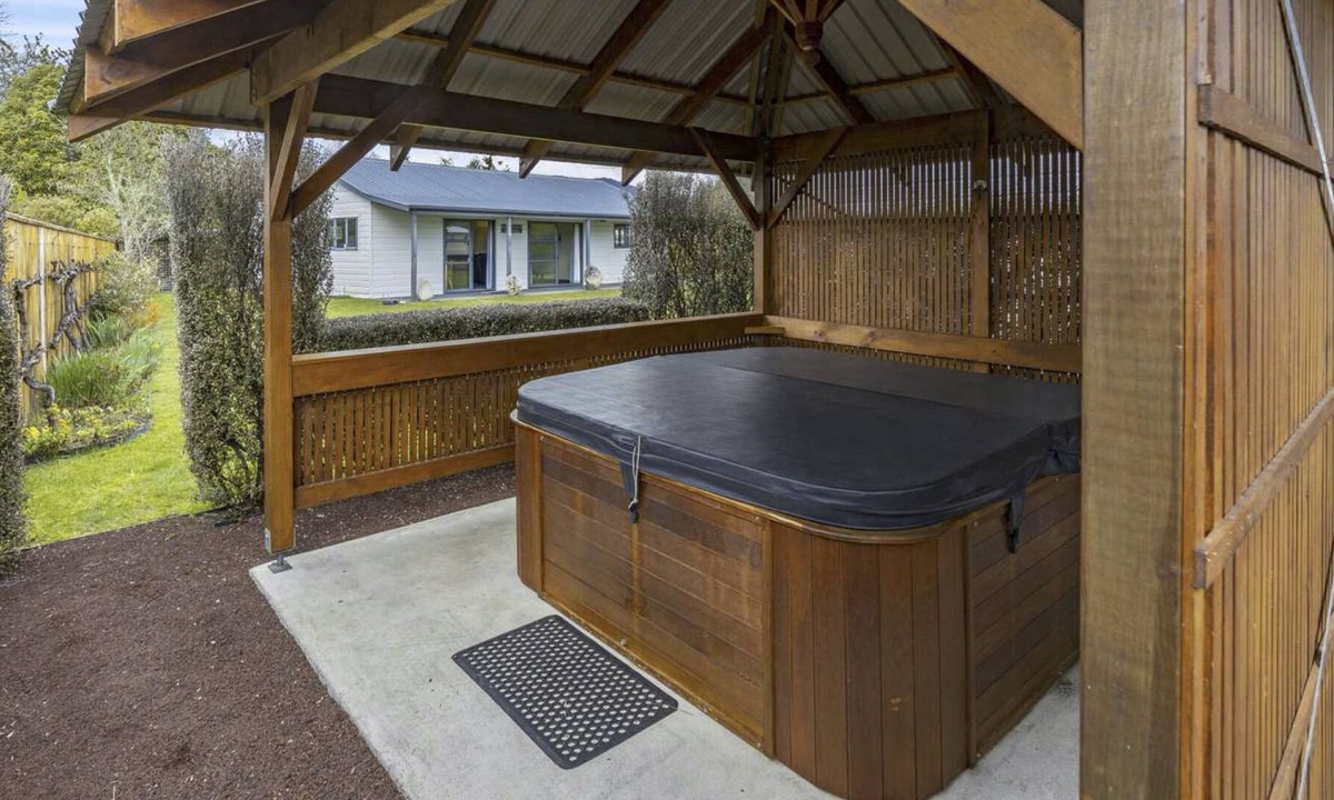 Turangi Cottage | Cottage & Spa Pool