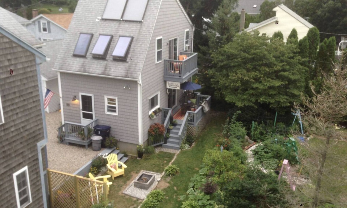 North Kingstown Cottage | Cottage steps from a private beach