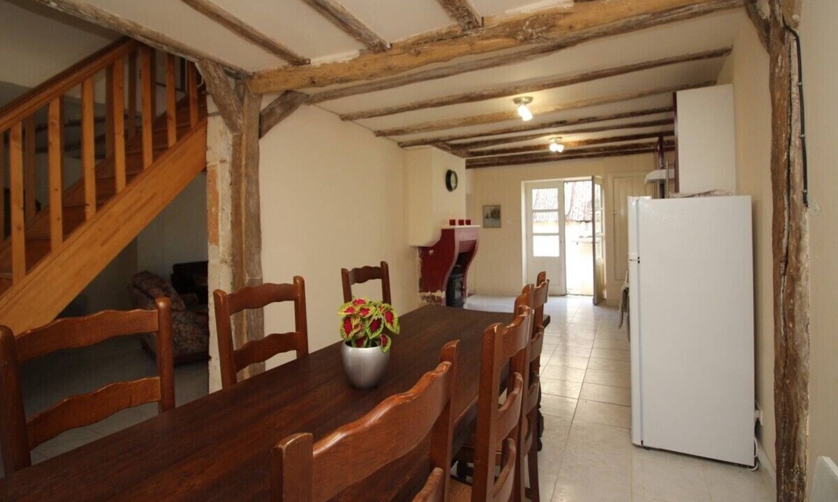 Ecueille House | Cottage tucked away in village centre