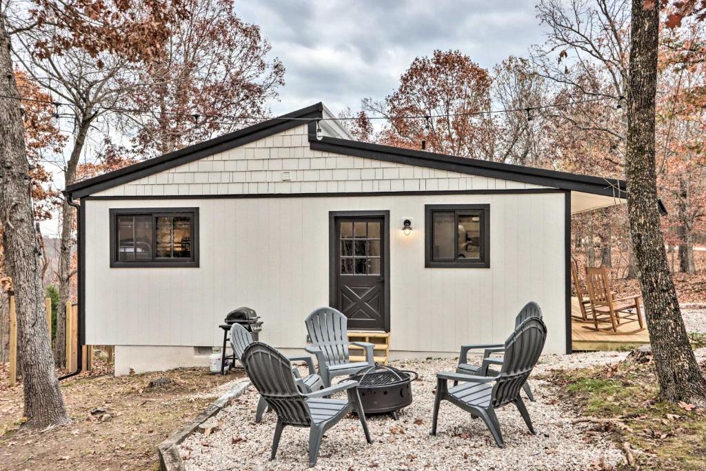 Osage Beach House | Cottage w/Grill & Fire Pit in Osage Beach!
