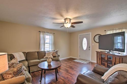 Ste Genevieve House | Cottage w/Yard, Walk to Historic Attractions