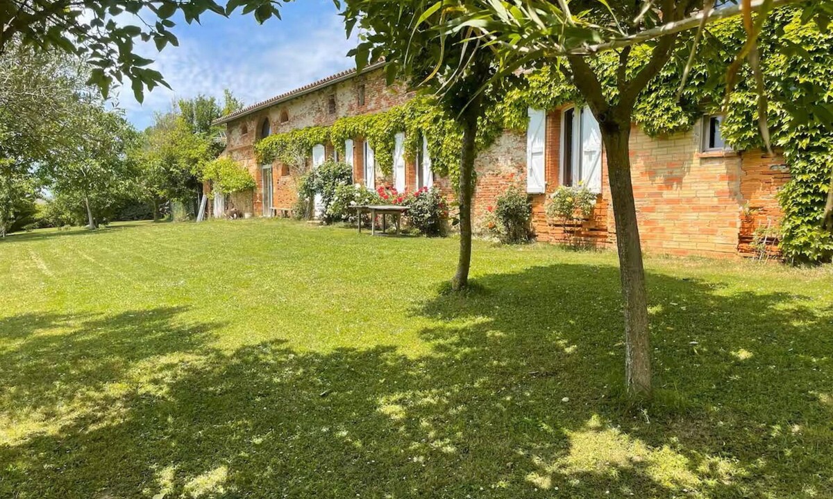 Lezat-sur-Leze Cottage | Cottage with breathtaking views of the Pyrenees