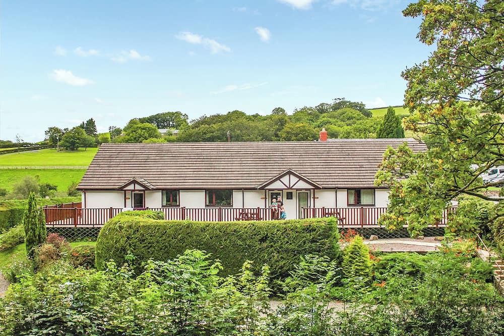 Llanybri Cottage | Cottage with one double.