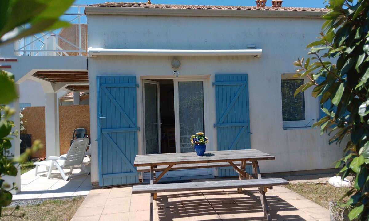La Faute-sur-Mer House | Cottage with pool 1800m from the beach