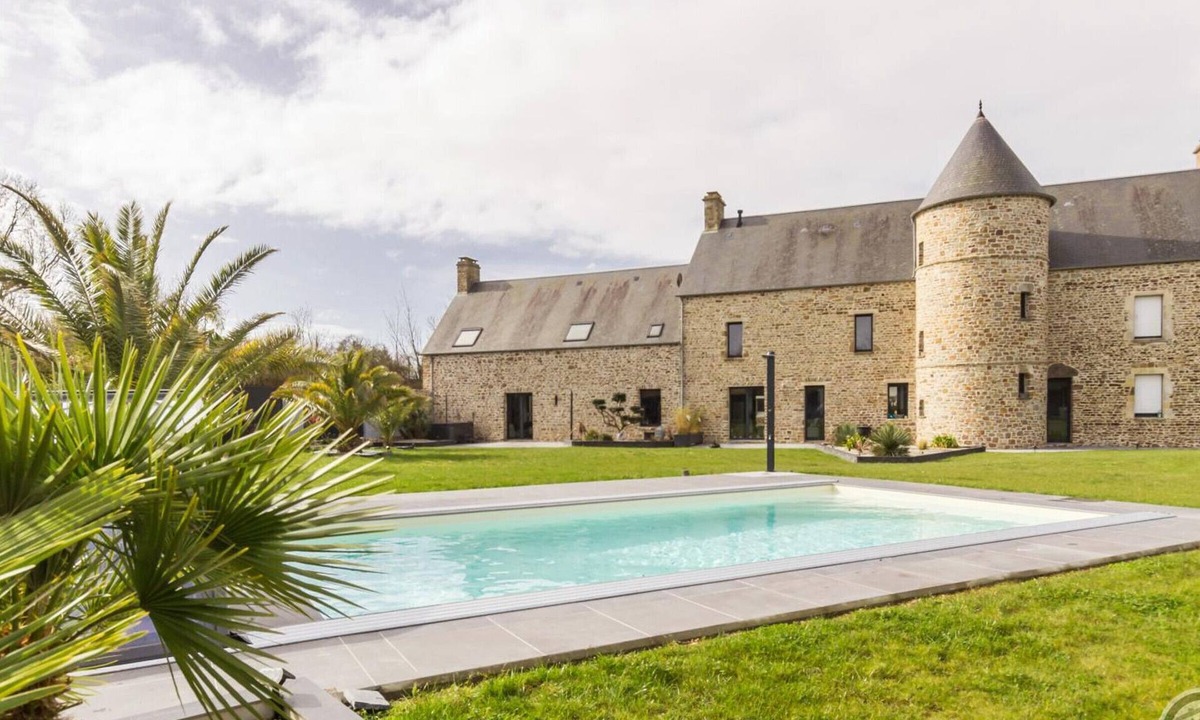 Angoville-sur-Ay Cottage | Cottage with Private Pool, Spa and Garden in Lessay