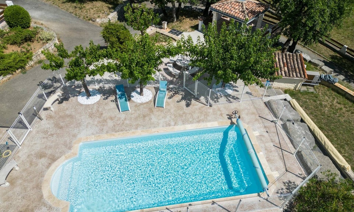 Uzer House | Cottage with River Views, Uzer