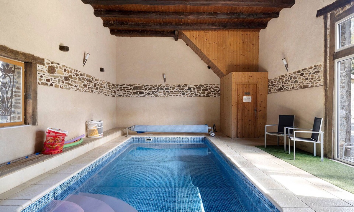 Saint-Thual House | Cottage with Shared Indoor Pool