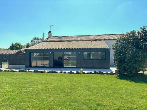 La Roche-sur-Yon House | Cottage With Spa Between Beaches And Puy Du Fou