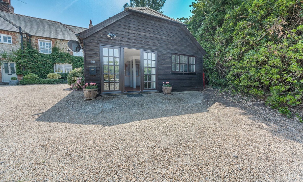 Hunston House | Cottage within easy reach of West Wittering