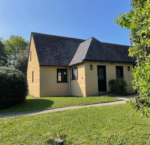 Ploermel House | Cottage YVEL au Pied du lac au Duc, son Golf et sa Base Nautique