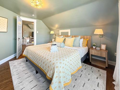 Edgewater Apartment | Cottagecore by the Shore