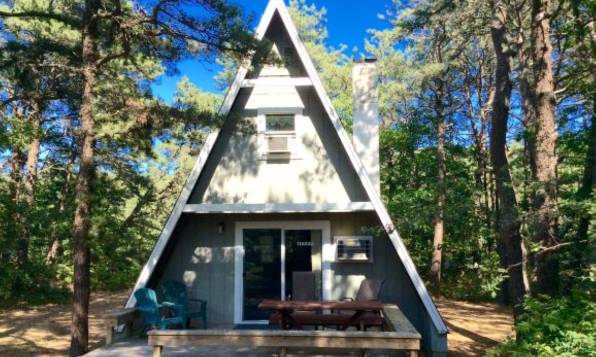 Wellfleet Cottage | Cottages at the Even'tide Resort