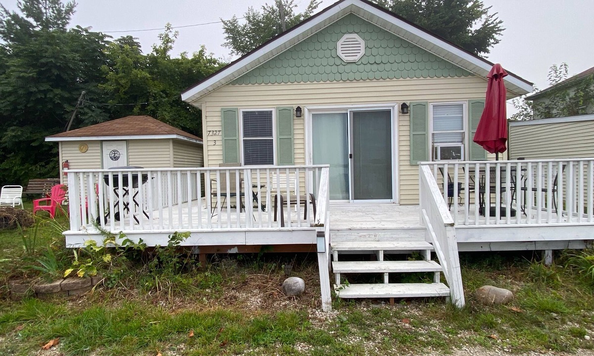 Delton Cottage | Cottages available on Crooked Lake.