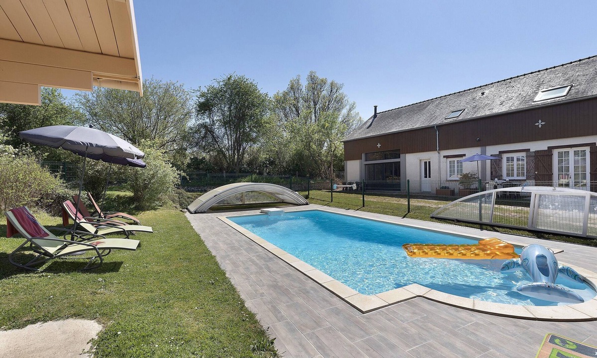 Noyant-Villages House | Cottages with Shared Pool, Terrace, and Wi-Fi near Le Lude and La Flèche Zoo