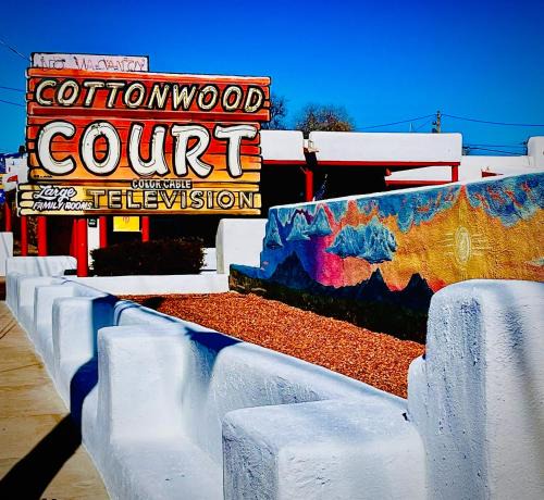 Southside Hotel | Cottonwood Court Motel