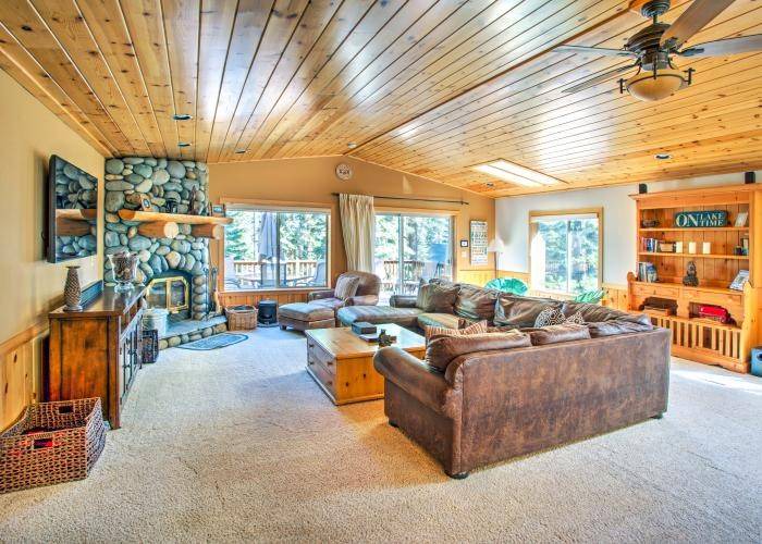 Tahoe Vista House | Cottonwood Place Vacation Home - Hot Tub