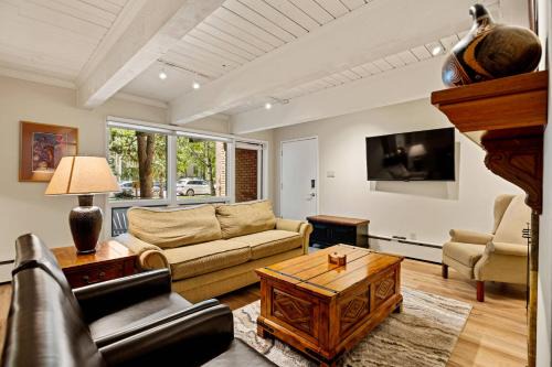 Aspen House | Cottonwoods 1-D