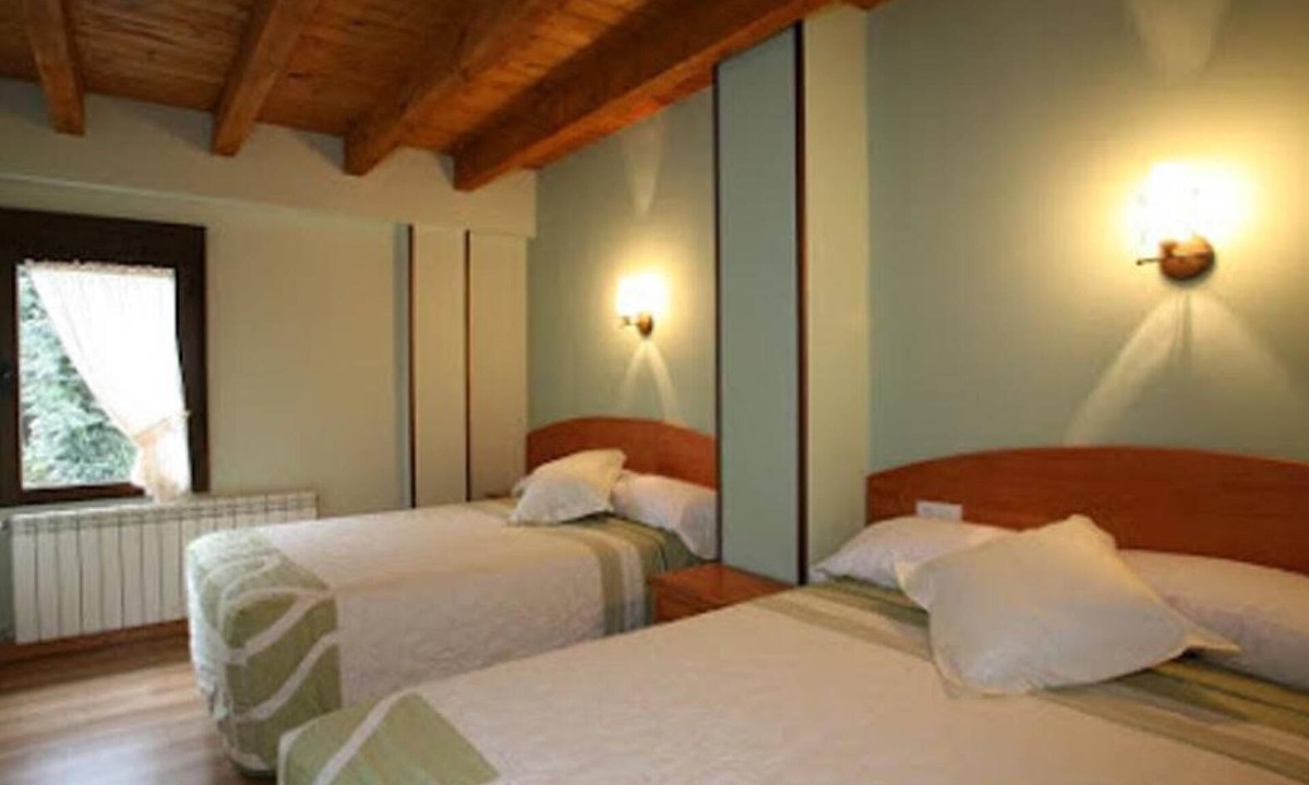 San Martin de los Herreros House | Country House 'La Reserva' with Mountain View, Private Garden and Wi-Fi