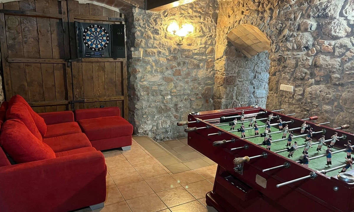 Sant Salvador de Guardiola Apartment | Country House 'Set Rengs 3' with Lake View, Shared Pool and Wi-Fi