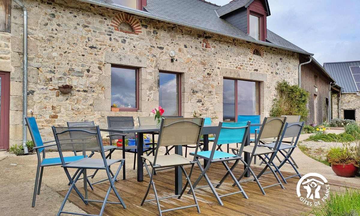 Pre-en-Pail Cottage | Country cottage, pets allowed - 13 guests