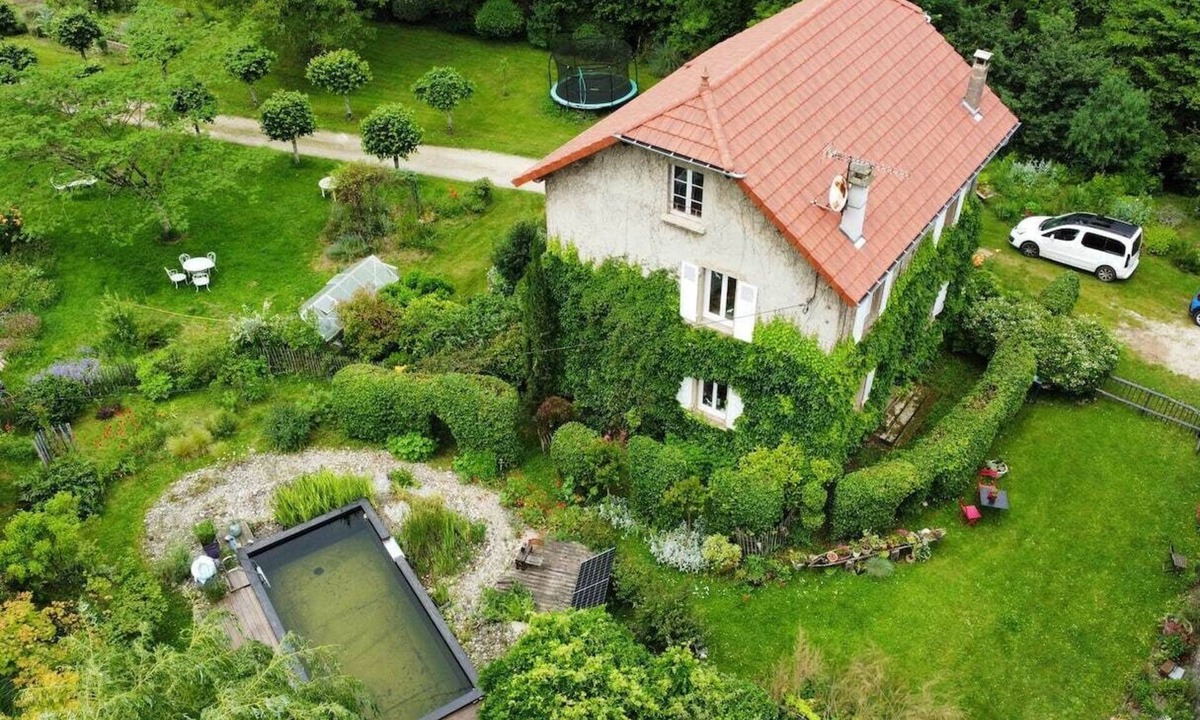 Saint-Geoire-en-Valdaine House | Country house with natural pool and river