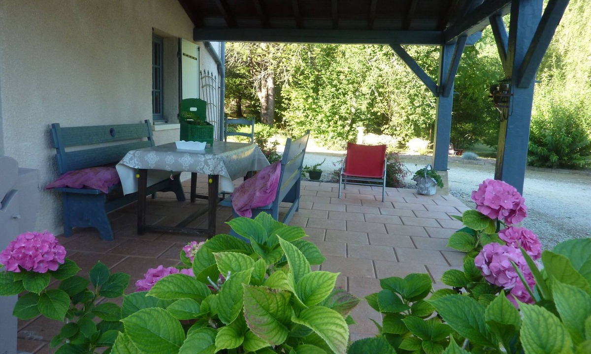 Sainte-Alvere Apartment | Country studio