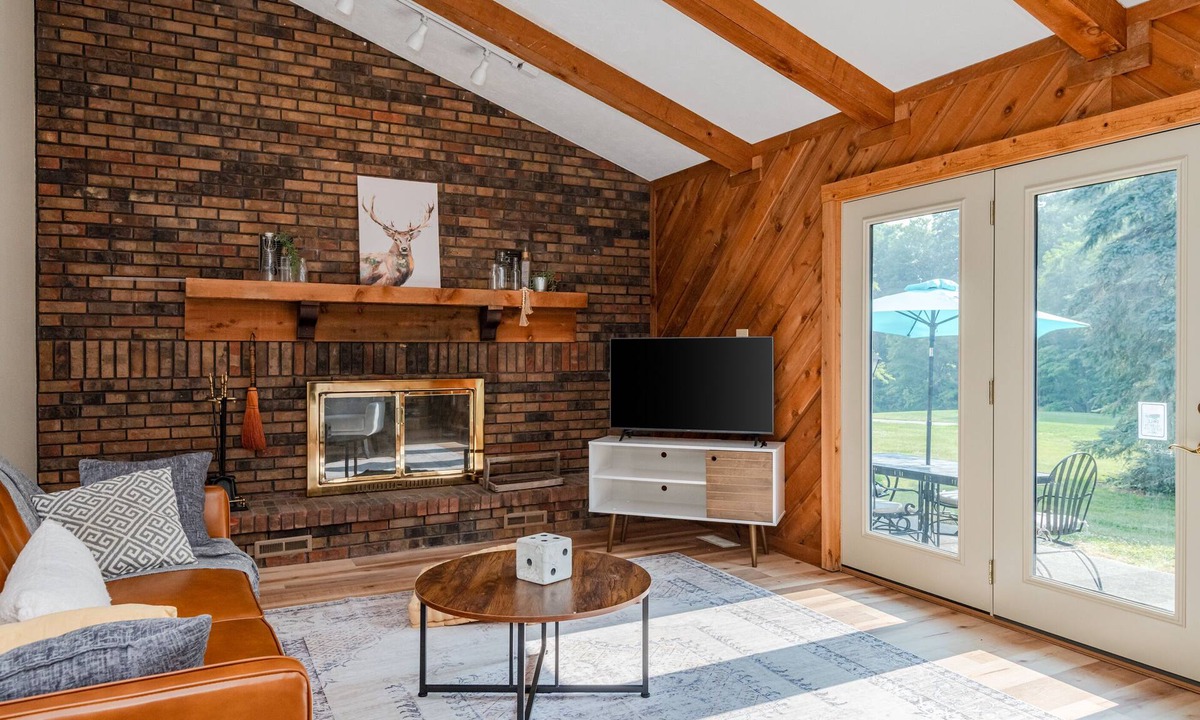 Xenia House | Country 4BR w/pool + golf course