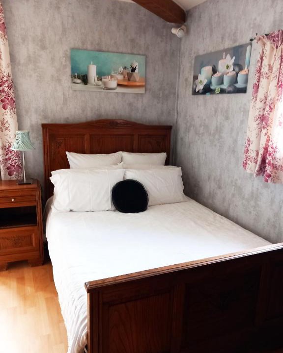 Saint-Pierre-d'Eyraud Bed & Breakfast | Country B&B
