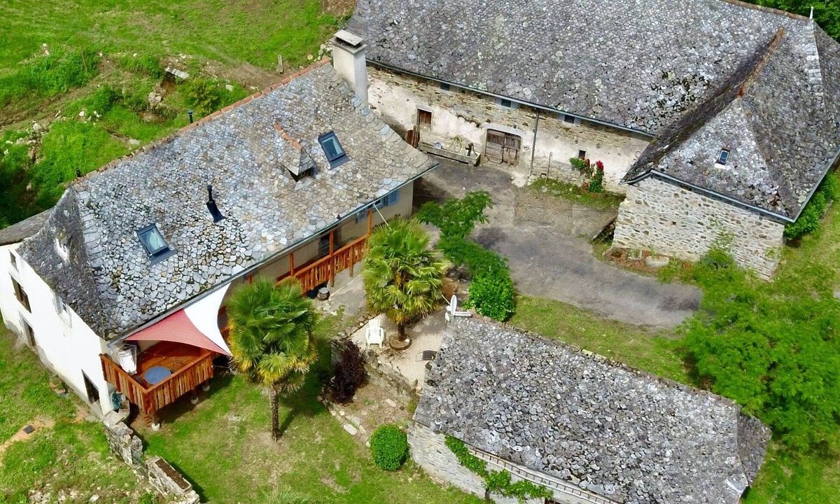 Saint-Hippolyte Bed & Breakfast | Country bed and breakfast farmhouse in the heart of Aveyron in Le Goul valley.