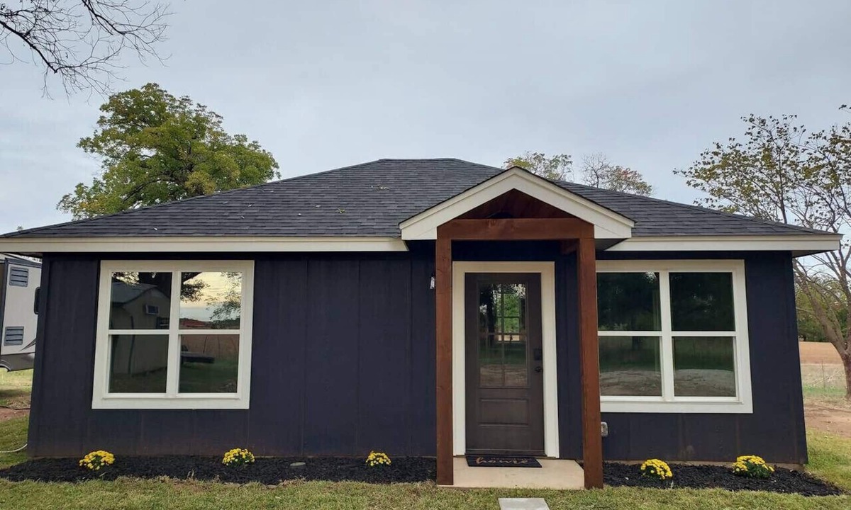 Lometa Cabin | Country Cabin Getaway