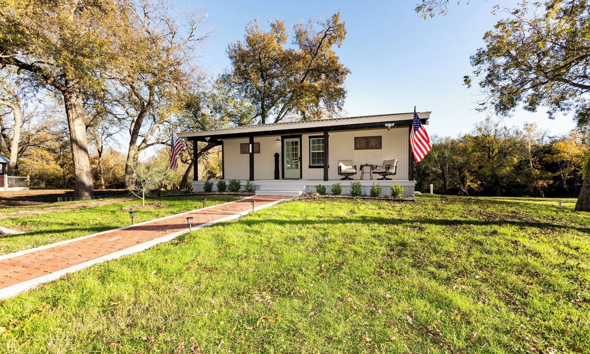 Belton Cabin | Country Cabin on the Creek in Belton with WiFi, AC