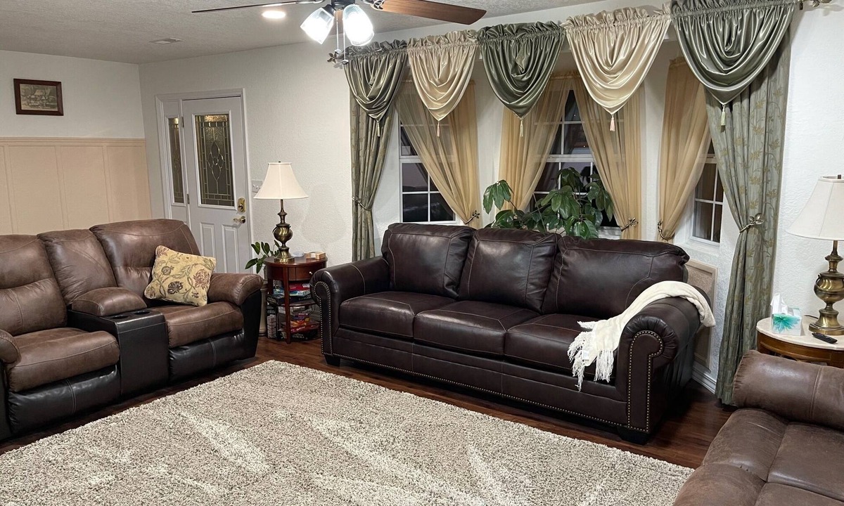Mountain Grove House | Country Charm! Billiards and Ping Pong Table & Sunroom, Spacious & Sleeps 14!