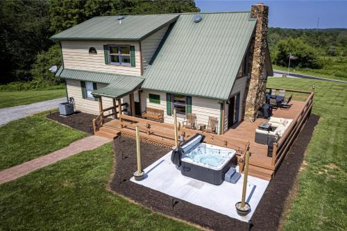Wolf Creek House | Country Chateau w Hot Tub Near Wine Trail