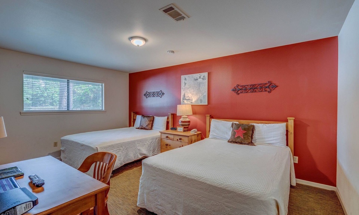 Crown Colony Villa | Country Club Access /with discount Golf when you stay.