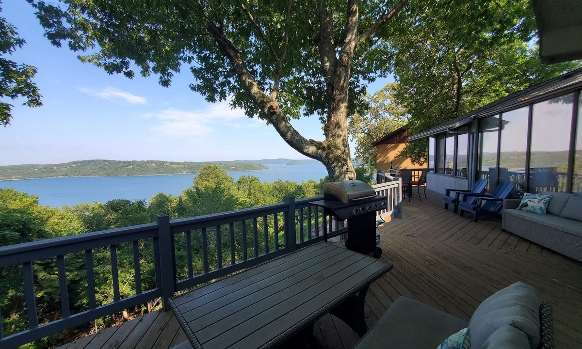 Lost Bridge Village House | Country Club- NEW! BIG GAME ROOM AND AMAZING! LAKE VEIWS