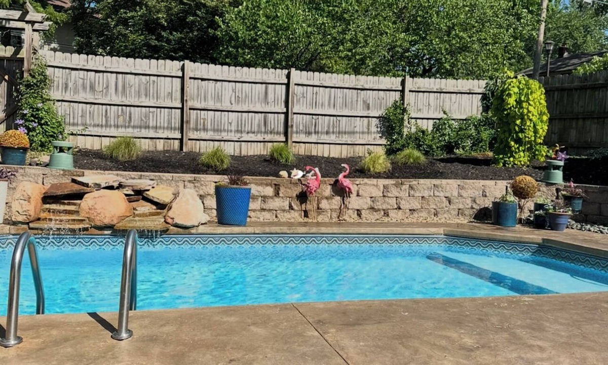 Wornall Homestead Hotel | Country Club Plaza area home with swimming pool and outdoor theater